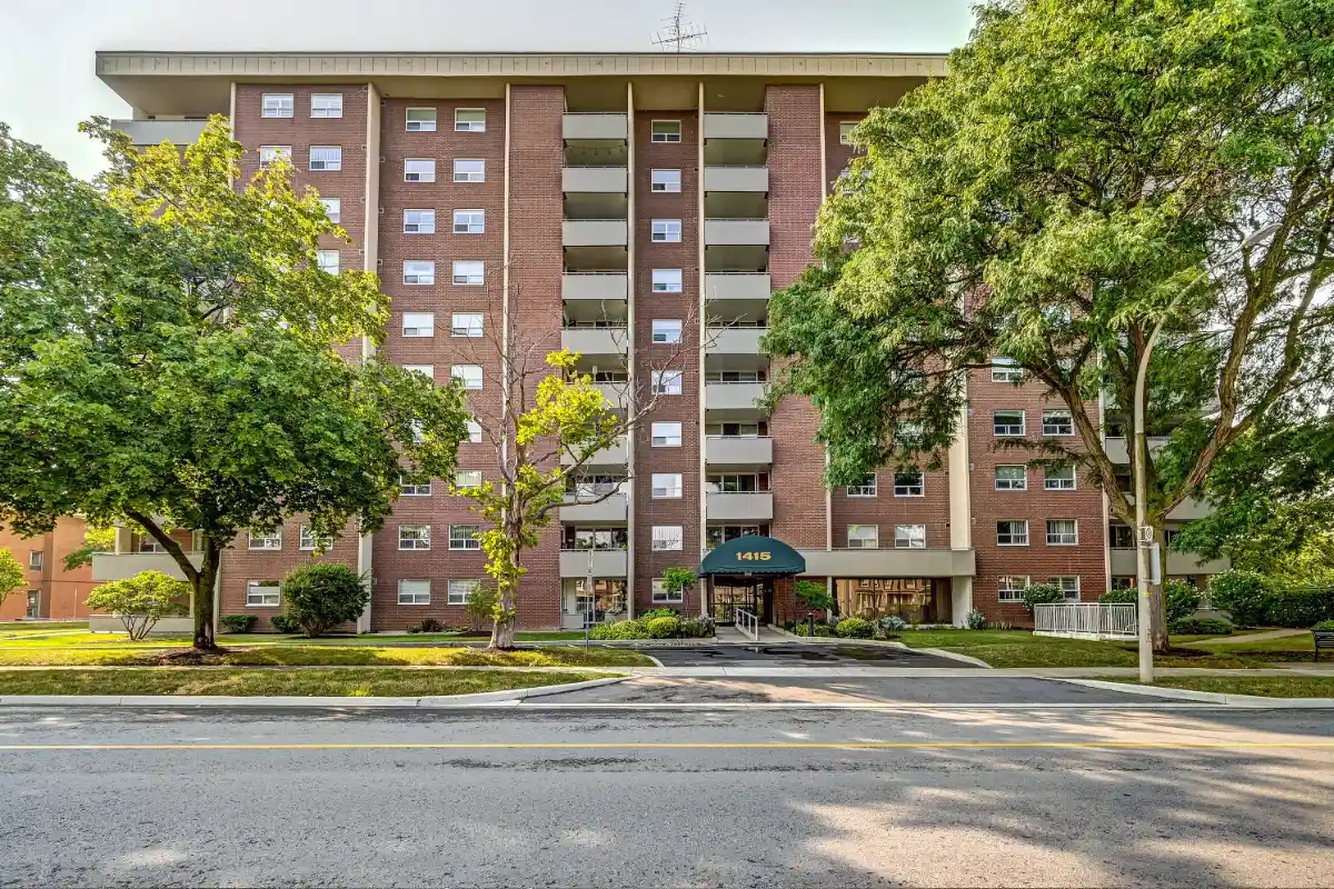 1415-1425 Ghent Avenue, Burlington - Saratoga Village condominiums in dowtown Burlington.