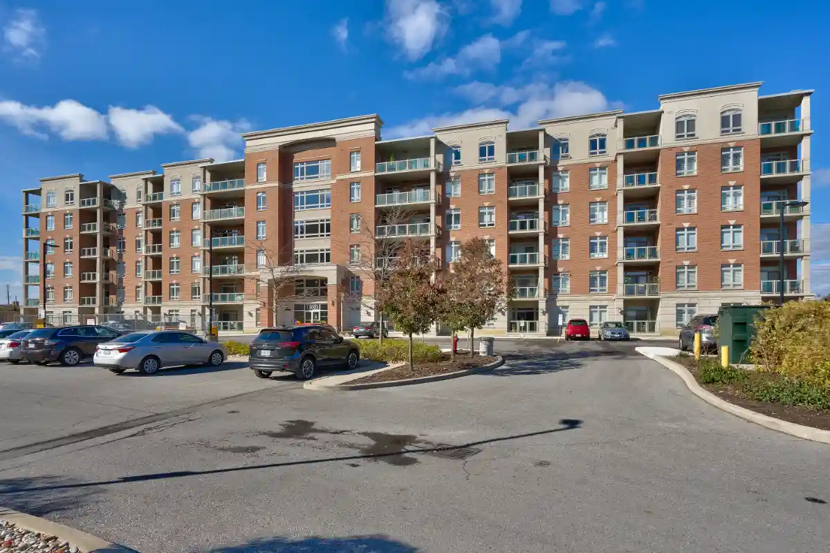 1980 Imperial Way, Burlington - Appleby Woods condominiums in Corporate.