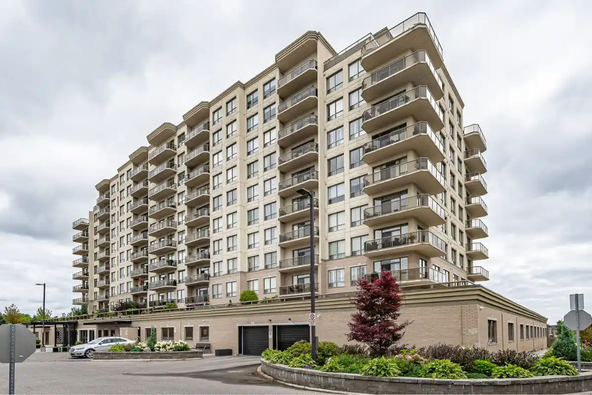 1998 Ironstone Drive, Burlington - Millcroft Place condominiums in Corporate neighbourhood of Burlington.