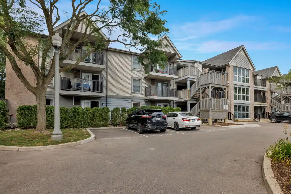 2010-2040 Cleaver Avenue, Burlington - Forest Chase condominiums in Headon Forest.