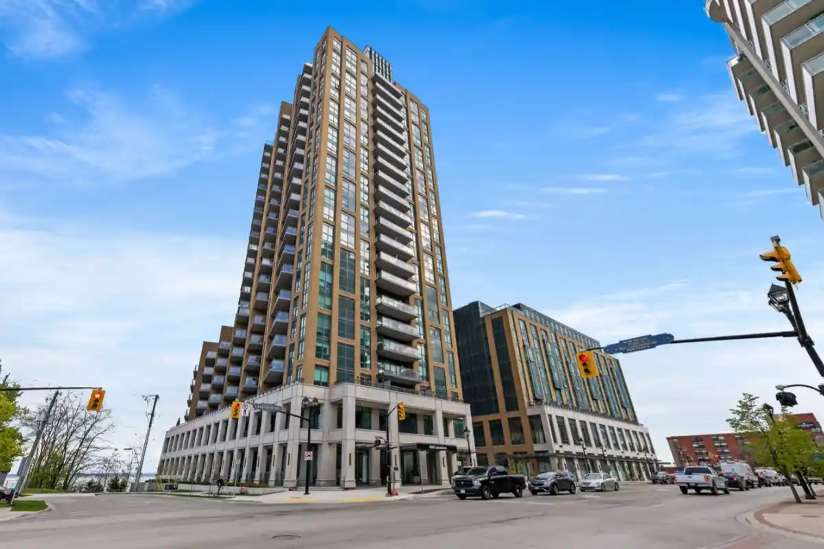Bridgewater Residences at 2060 Lakeshore Road in Burlington Ontario