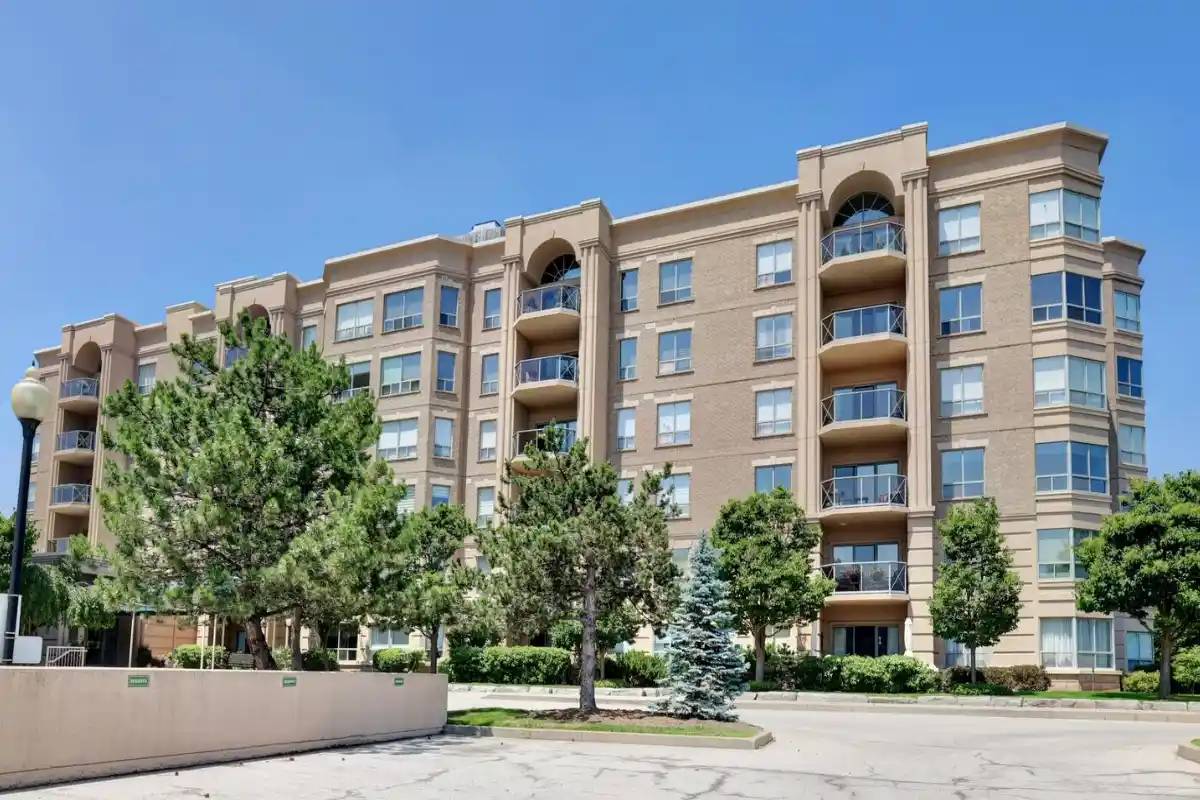 2075-2085 Amherst Heights Drive, Burlington - Balmoral I and II condominiums in Brant Hills.