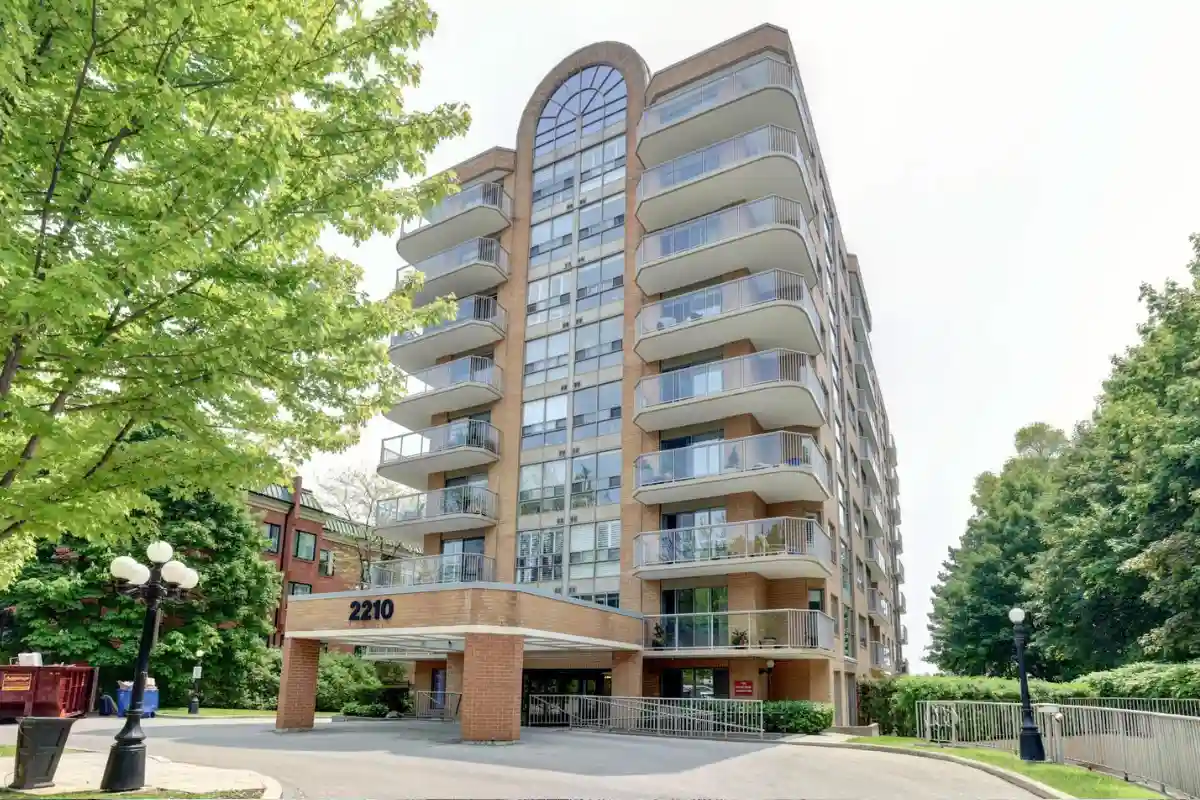 2210 Lakeshore Road, Burlington - Lakeforest condominiums in Downtown Burlington.