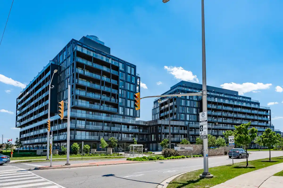 Valera Condos at 3200-3210 Dakota Common in Burlington