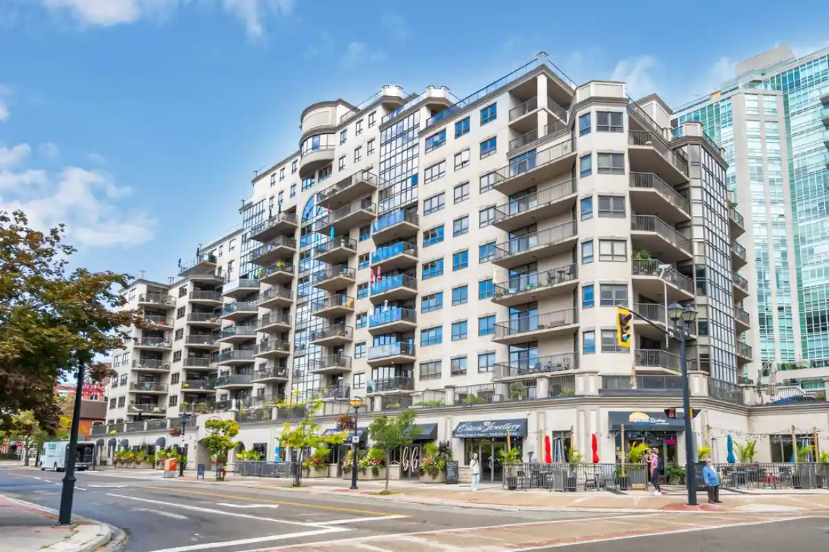 399 Elizabeth Street, Burlington - The Baxter condominiums in Downtown Burlington.