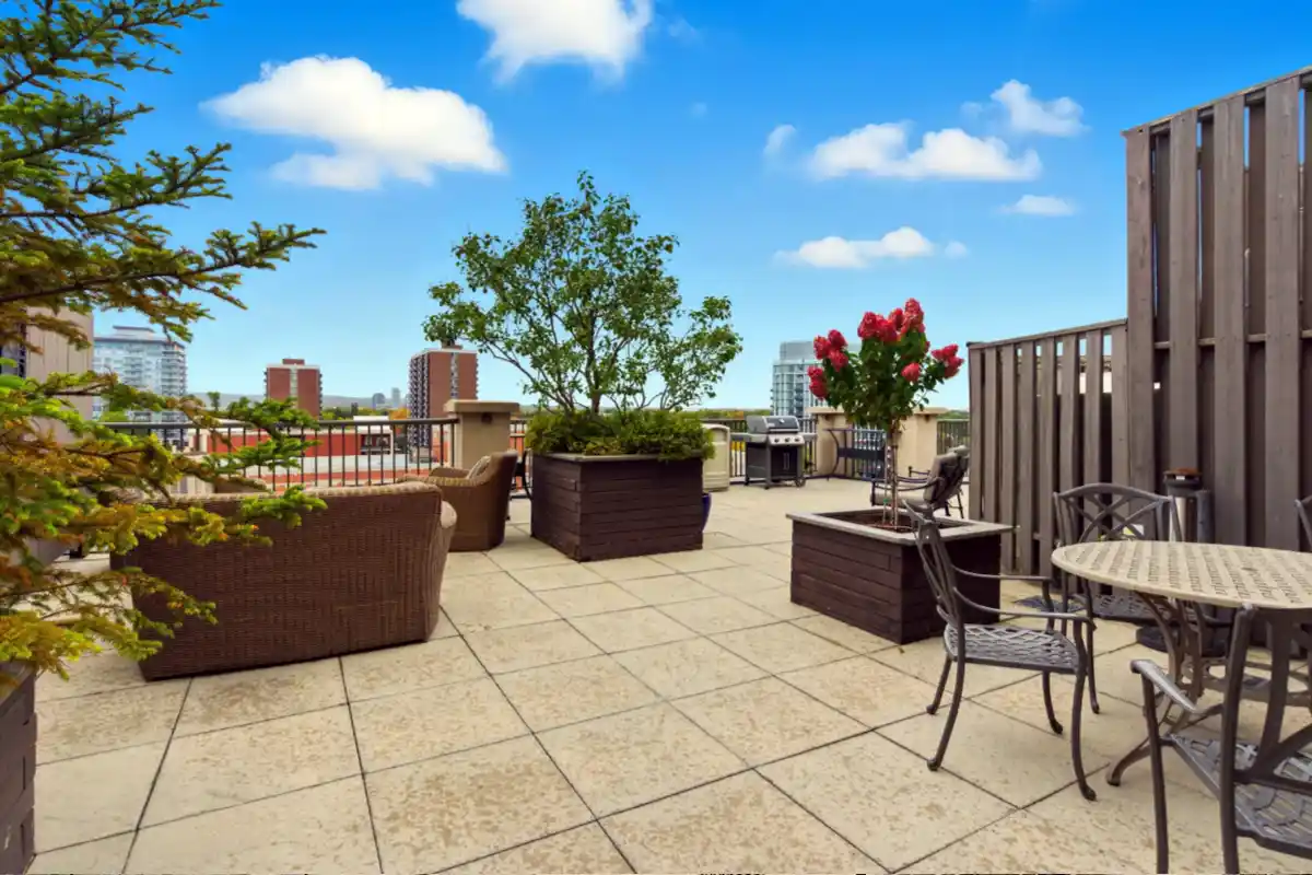 Patio area at the Baxter