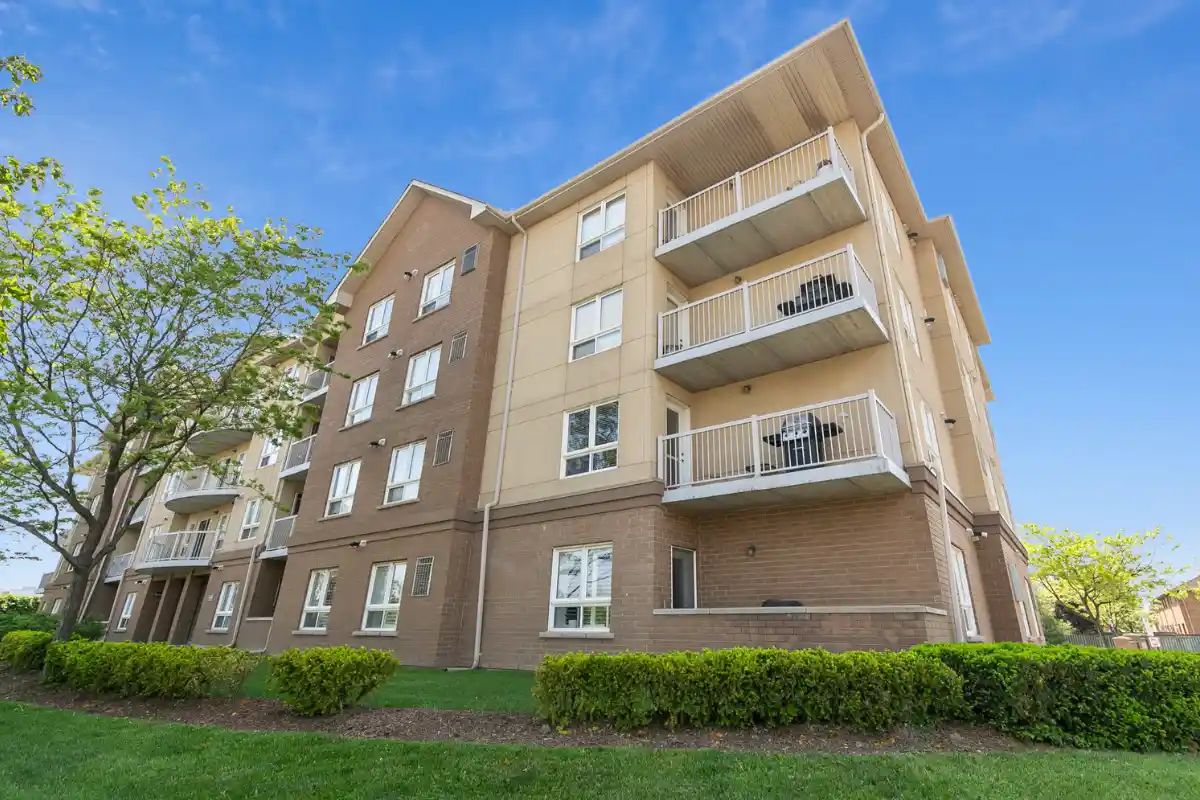 4450 Fairview Street, Burlington - Taylor Grove condominiums near Appleby and Fairview.